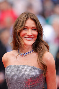 354851627_picturepub-carla-bruni-003.jpg