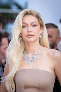 355184017_picturepub-gigi-hadid-073.jpg