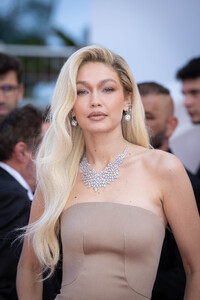 355184021_picturepub-gigi-hadid-074.jpg