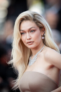 355184235_picturepub-gigi-hadid-110.jpg