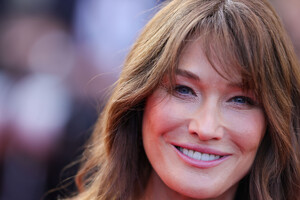 355184691_picturepub-carla-bruni-003.jpg