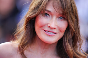 355184707_picturepub-carla-bruni-006.jpg