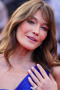 355184711_picturepub-carla-bruni-007.jpg