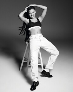 355526055_calvinklein_fw0mifvxwaendtk.jpg