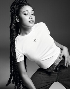 355526061_calvinklein_fw0qtpmwyaqiczy.jpg