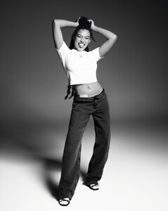 355526062_calvinklein_fw0qtpnwwaax7f9.jpg