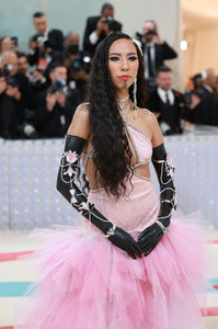 384019942_MetGala2023-KarlLagerfeldRedCarpetLooks1.png