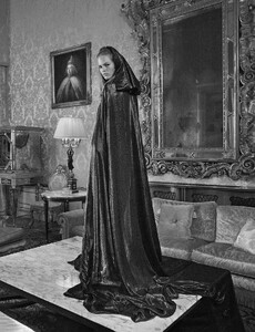 419952555_VogueParisNovember20172.thumb.jpg.9e7d323ec6c7ed2913ff5eadf4ebe567.jpg