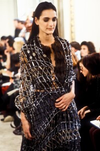 424830336_Prada1990WomenRTW13.thumb.jpg.3460781113e27d7f3d31488aebc2936e.jpg