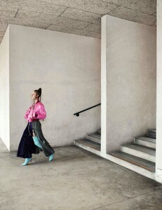 426948005_VogueSpainApril2017-015.thumb.jpg.bc9e58211c5669bee8ebe0c4664b91e0.jpg