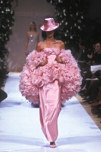 428046341_PierreBalmain2001HauteCouture76.thumb.jpg.f2b427c6cb18dd824878475907187319.jpg