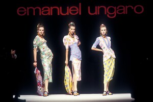 468392328_EmanuelUngaro1993WomenRTW117.thumb.jpg.23aa3d00cf3d38108df8b95cbb541af3.jpg