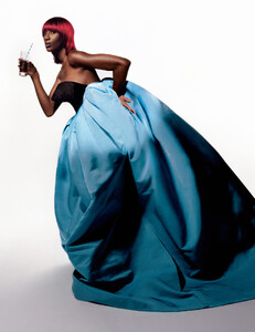485461889_VogueFranceNovember2021118.thumb.jpg.090af0e73935b2c36d862e219c55408c.jpg