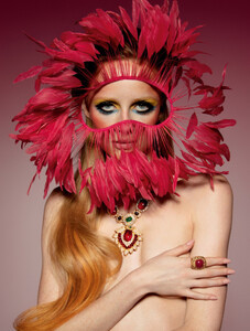 510692894_VogueParisMayJune2020103.thumb.jpg.1dc69d0e7cd741734160c7b59d96ced6.jpg