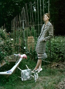 511939286_ARCHIVIO-VogueItalia(November2003)-GardeningTime-010.thumb.jpg.060af0fb23a93e62967f926a499adeda.jpg