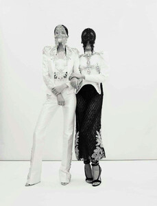 512761336_VogueSpainApril2017-03.thumb.jpg.9766e9b5a6283c8bf282248c57989372.jpg