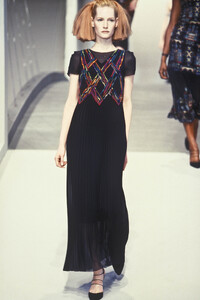 539120266_Chanel1997WomenRTW27.thumb.jpg.3a3e63af894a3bfd03857b3b0b5516c4.jpg