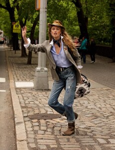 551083201_VogueParisSeptember201920.thumb.jpg.133234f912748bddb59ecec3f69a32e4.jpg