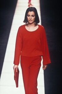 552772559_GiorgioArmani1996WomenRTW126.thumb.jpg.c8928c2d0d69ee34b711bbe1c619f413.jpg