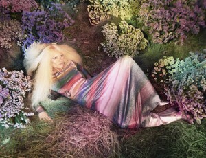567546623_VogueFranceSept2022108.thumb.jpg.8e81e357f78df89094db7095d921b4b6.jpg