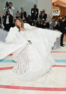 588257921_The2023MetGala-KarlLagerfeld-ALineofBeauty-Arrivals7.png
