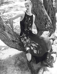 608826817_vogue-paris-2013-septembre(dragged)72.thumb.jpg.243d8c1313353b148be5abd844783f52.jpg