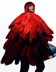 633551517_VogueFranceNovember2021122.thumb.jpg.be5e1506cdb9e7bf3143b861ab4d2ba4.jpg