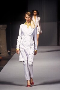 635624323_MartineSitbon1995WomenRTW2.thumb.jpg.54df5cd07a05548fb97216898dc17746.jpg