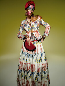 639105996_VogueParisMayJune2020106.thumb.jpg.86d60c946e754d75699184aeefa28fd8.jpg