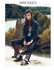 640077602_vogue-paris-2013-septembre(dragged)16.thumb.jpg.fb89fb86780045fdc2e065a22857dbd9.jpg