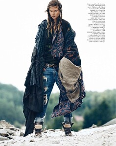 697031653_vogue-paris-2013-septembre(dragged)21.thumb.jpg.9e03c737e37c54de9bb2e9f41ed9822c.jpg