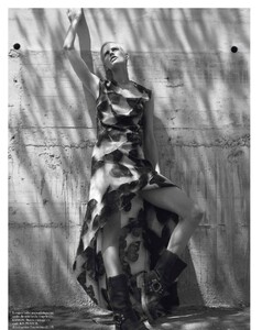 697519025_vogue-paris-2013-septembre(dragged)85.thumb.jpg.66cca7c963d88659b489faf669fd22f9.jpg