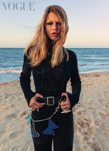 6Vogue-Junio_Portada_Anne-Ewers.jpg