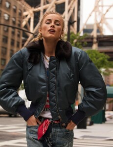 706445033_VogueParisSeptember201928.thumb.jpg.7aff94bf454fc9f1e9bdc7997a387148.jpg