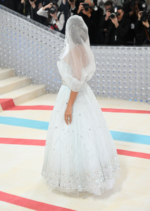 714624679_The2023MetGalaCelebratingKarlLagerfeld-ALineOfBeauty-Arrivals45.png
