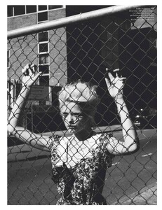 766440692_vogue-paris-2013-septembre(dragged)76.thumb.jpg.8ab27ae581ace0caf861fb9cf71caabd.jpg