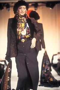 78248697_EmanuelUngaro1993WomenRTW20.thumb.jpg.9a70b3e6595e6cabb96fa8e926e5eb34.jpg