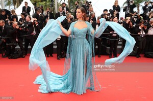 83168717_CarmellaRose-CannesFilmFestival2023_05.18IndianaJonesTheDialofDestinyRedCarpetgettyimages-1491322161-2048x2048.thumb.jpg.f85422b960ea1a66484b852c63337884.jpg