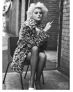 843104623_vogue-paris-2013-septembre(dragged)73.thumb.jpg.f84a46587423dab06808aed2162bf2ad.jpg
