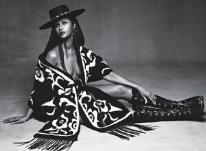 856081392_VogueItaliaOctober20171.thumb.jpg.c1efcb8c3f67c34a7c2f76eef15a8917.jpg