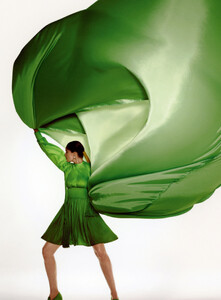 876341227_VogueFranceMarch2022128.thumb.jpg.fdb1704448aa4f53c286b796ad0a092d.jpg