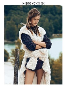 891173947_vogue-paris-2013-septembre(dragged)17.thumb.jpg.04f13a3d6f54f2cb4e3183bc73916729.jpg
