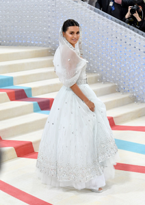 908583075_The2023MetGalaCelebratingKarlLagerfeld-ALineOfBeauty-Arrivals60.png