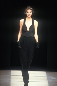 924088734_GiorgioArmani1992WomenRTW5.thumb.jpg.cb218b214eb4e3e7694ffe647f30c19c.jpg
