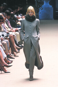 961730624_PierreBalmain1998HauteCouture1.thumb.jpg.b1022ab8214aac627e17134487f26ac8.jpg