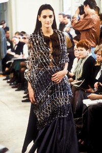 962109670_Prada1990WomenRTW12.thumb.jpg.6dfcd957cc8310148583a06e1900d33b.jpg
