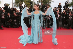 971061154_CarmellaRose-CannesFilmFestival2023_05.18IndianaJonesTheDialofDestinyRedCarpetgettyimages-1491325576-2048x2048.thumb.jpg.bfb5a4f07e41e16c1ca17359fe9e2041.jpg