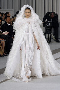 982217176_Chanel2007HauteCouture186.thumb.jpg.7b57d828dd7c86325c29e40d406e9520.jpg