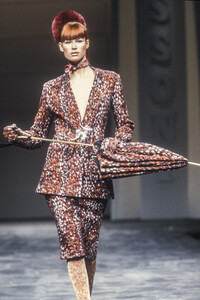 983376018_Missoni1995WomenRTW44.thumb.jpg.a4c6f89ea0373c73331e62b0b1ce8316.jpg