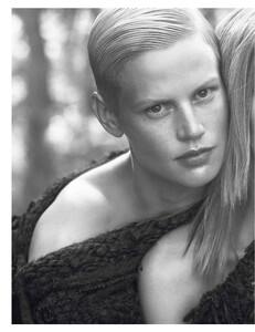 989331926_vogue-paris-2013-septembre(dragged)47.thumb.jpg.8329325a0dca3e5c19e70aec9250308f.jpg